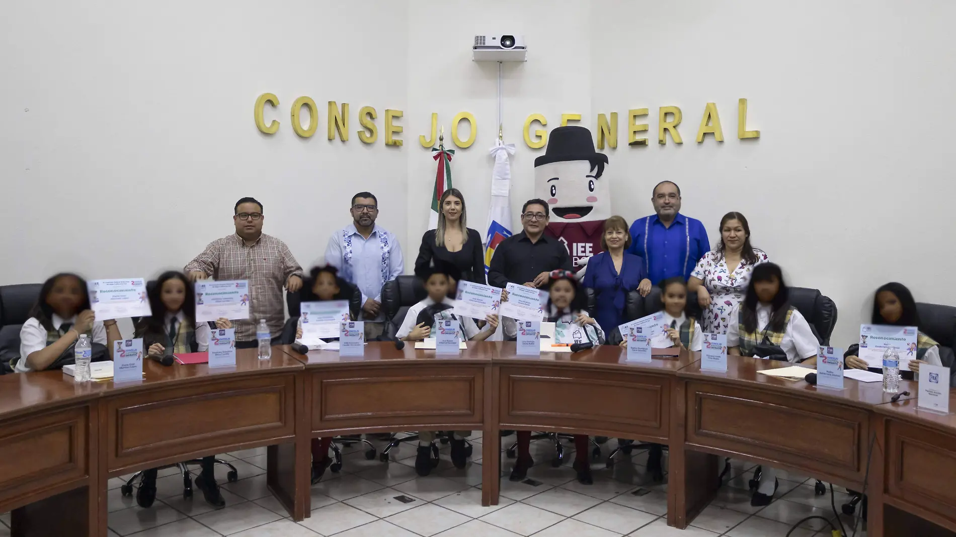 niñas y niños toman protesta en el segundo consejo electoral infantil